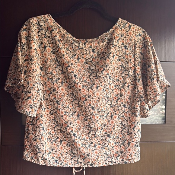 NWT Floral Cinch Waist Women's Top - Size M - Picture 4 of 6